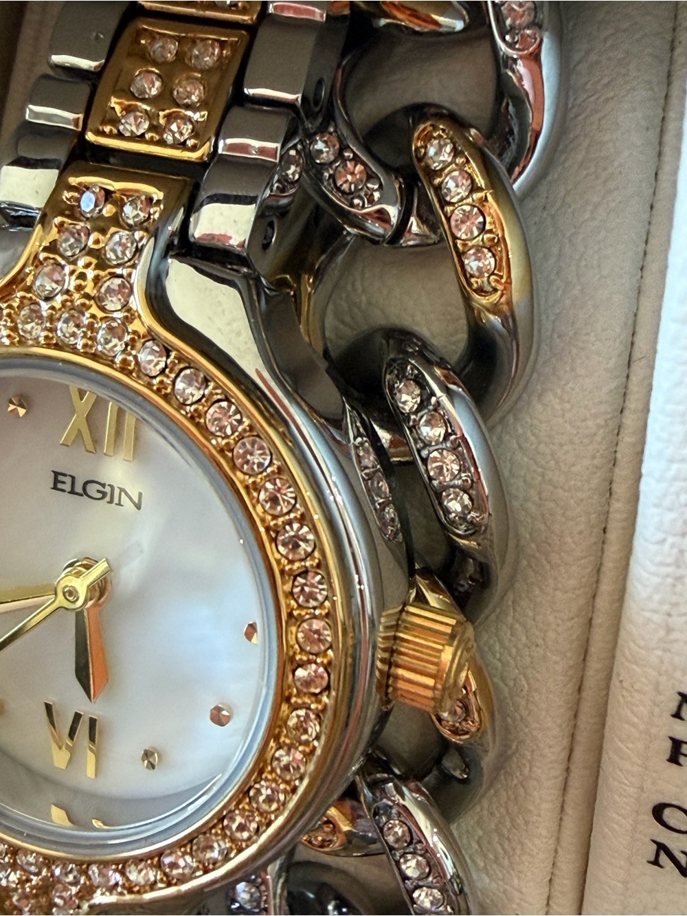 NEW! Elgin Crystal Watch Mother of Pearl Watch 23.5mm + Matching Bracelet NIB - Picture 6 of 7
